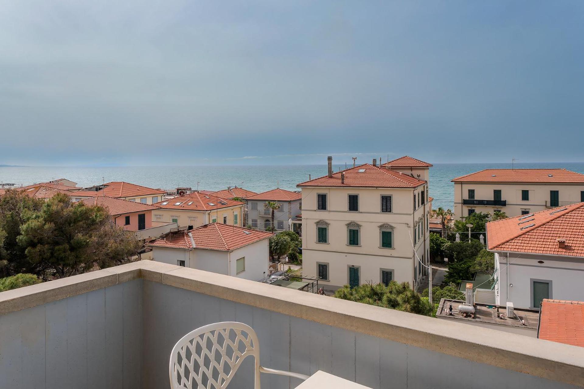 Hotel Tornese - Rooftop Sea View Cecina  Exterior foto